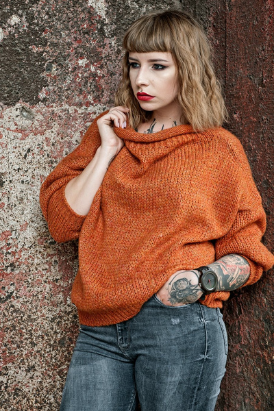 Sweter krótki UNDERWORLD ceglasty