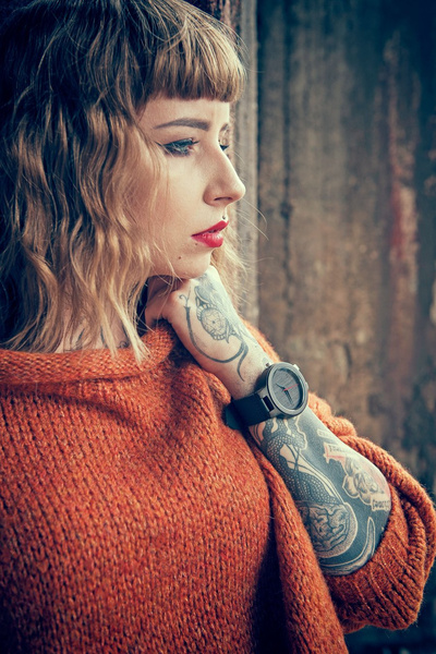 Sweter krótki UNDERWORLD ceglasty